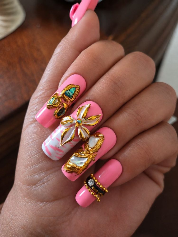 Custom nail art set at Nailura Diamond