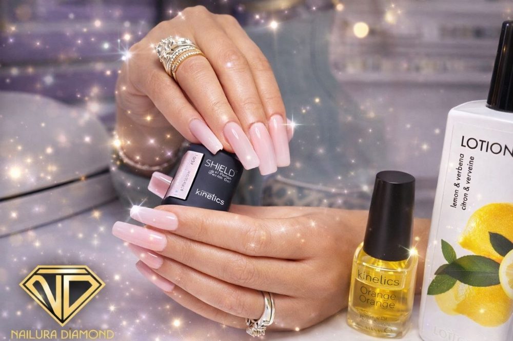 Custom nail art at Nailura Diamond, Tunis